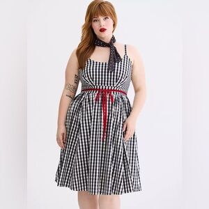 NWT retro Chic size 0 size 12 black and white check sold out color Torrid